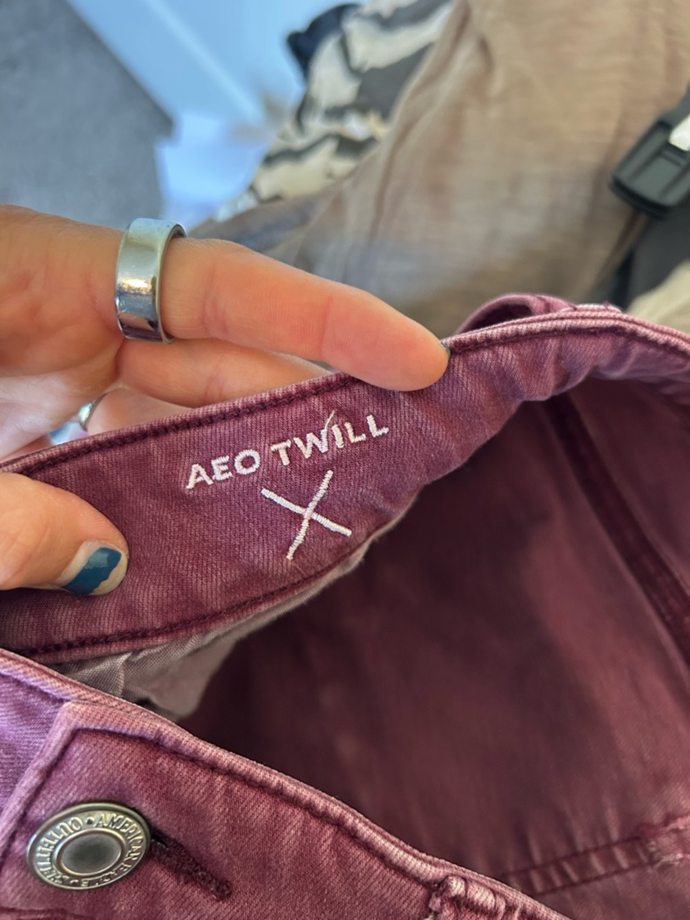 American Eagle Outfitters midi twill super stretch Shorts in Wine - Picture 5 of 5